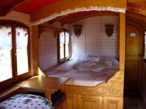La Cle Des Roulottes Hotel Pluvigner Екстериор снимка