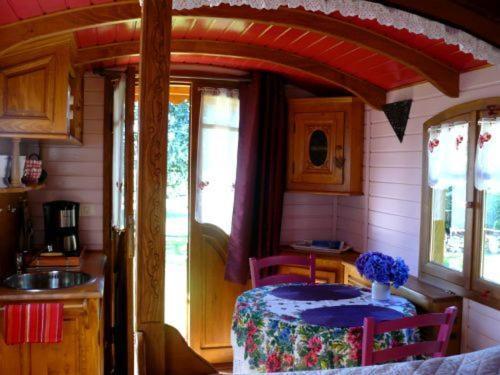 La Cle Des Roulottes Hotel Pluvigner Екстериор снимка